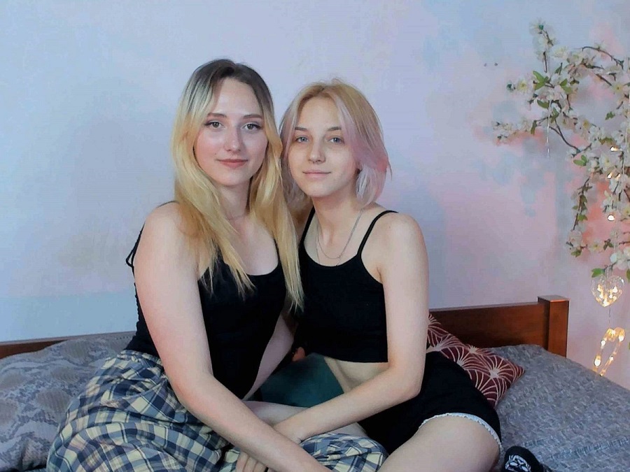 Lesbian live cam girls

