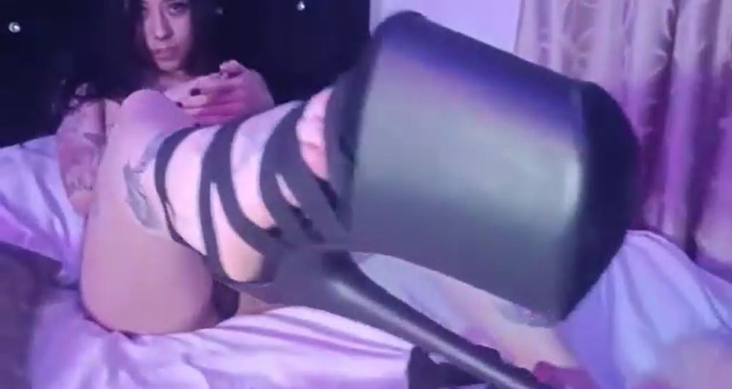 Xvideos camgirl Jeykall Magic wearing sexy heels!